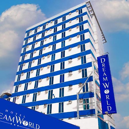 Hotel Dreamworld North Edsa ケソンシティ エクステリア 写真