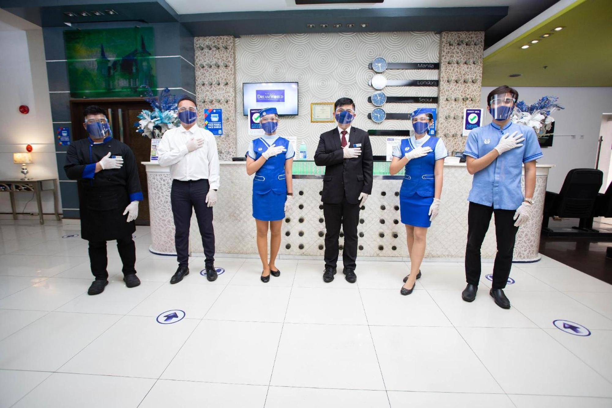 Hotel Dreamworld North Edsa ケソンシティ エクステリア 写真