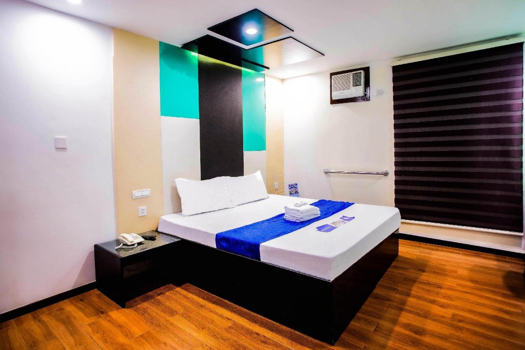 Hotel Dreamworld North Edsa ケソンシティ エクステリア 写真