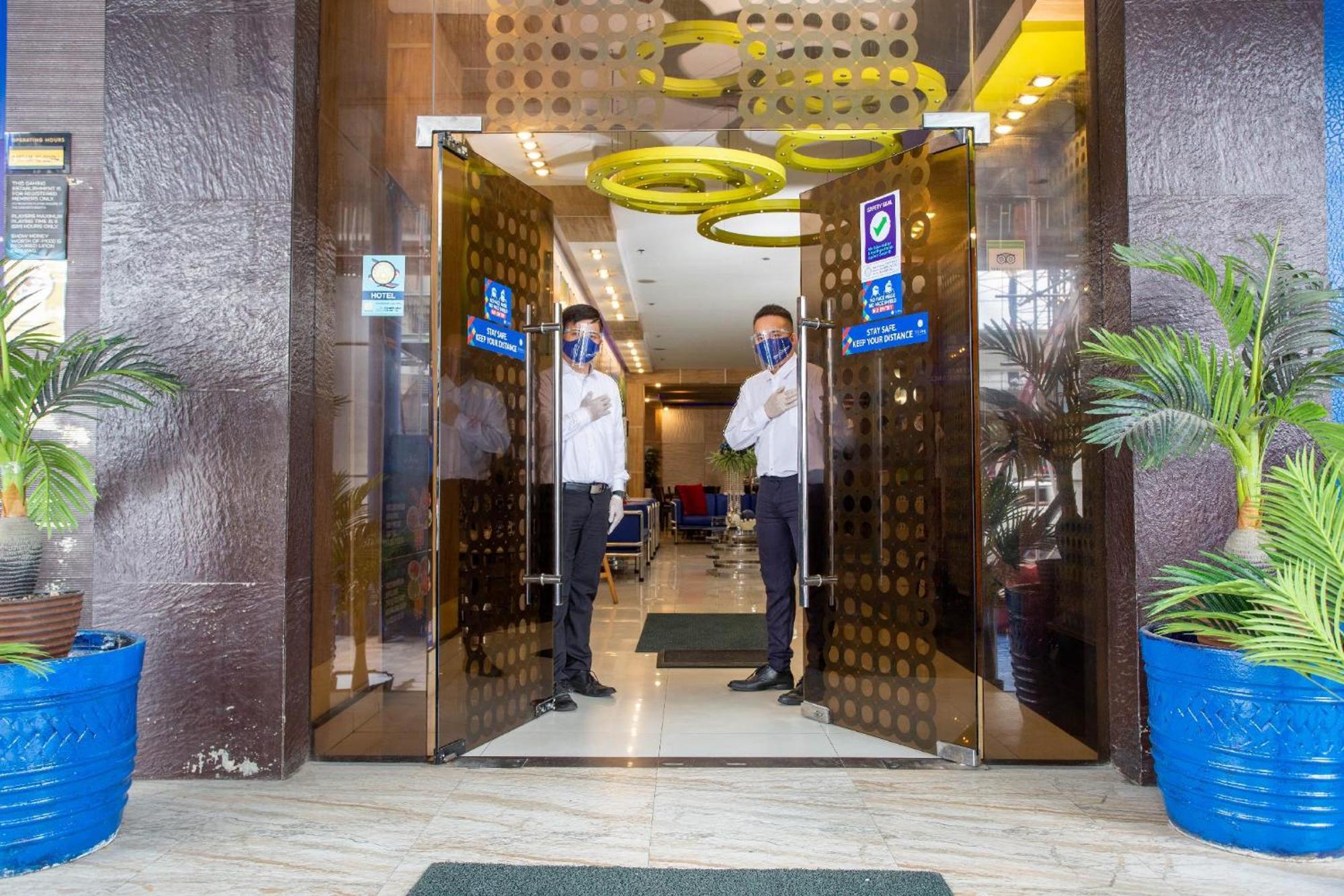 Hotel Dreamworld North Edsa ケソンシティ エクステリア 写真