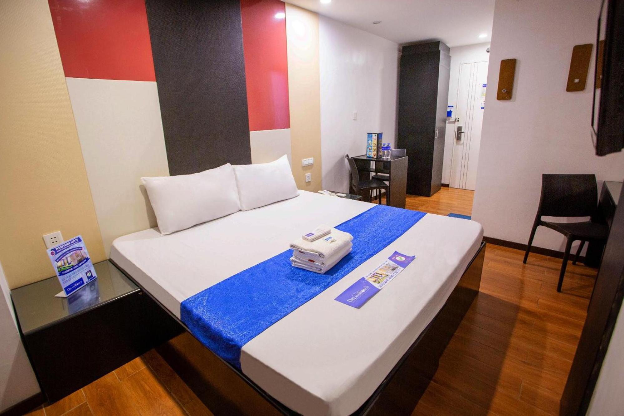 Hotel Dreamworld North Edsa ケソンシティ エクステリア 写真