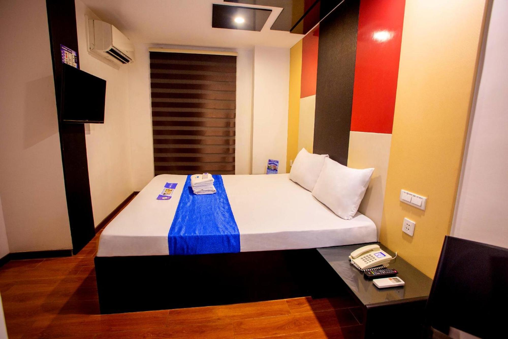 Hotel Dreamworld North Edsa ケソンシティ エクステリア 写真